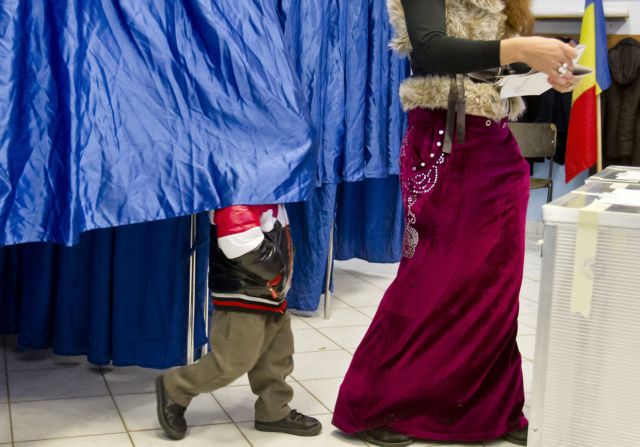 Άνετη επικράτηση του Βίκτορ Πόντα στις ρουμανικές εκλογές